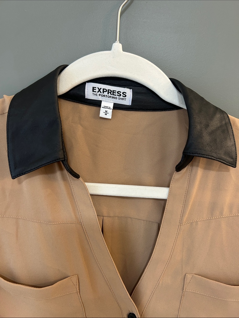 Express Two-Tone Tan Button-Down Blouse with Black Collar size medium new - Picture 2 of 5